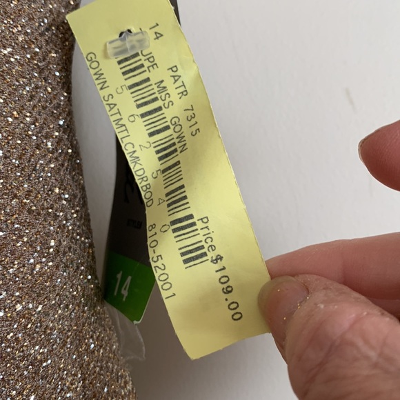 Dress - Picture 6 of 8